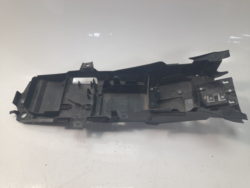 Recambio de moldura para yamaha mt-09 (7.2013) referencia OEM IAM BS28212B00  