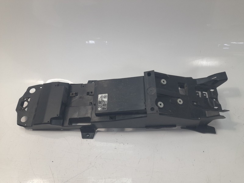 Recambio de moldura para yamaha mt-09 (7.2013) referencia OEM IAM BS28212B00  