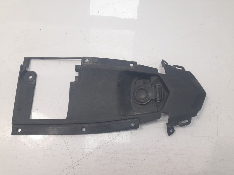Recambio de moldura para yamaha mt-09 (7.2013) referencia OEM IAM BS2216510100  