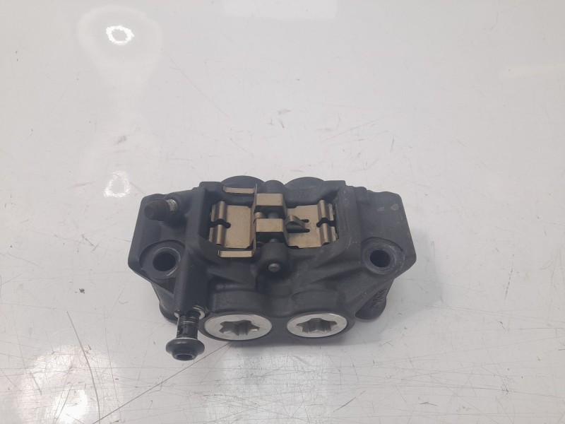 Recambio de pinza de freno delantera izquierda para yamaha tracer 900 referencia OEM IAM 1RC2580T0000  