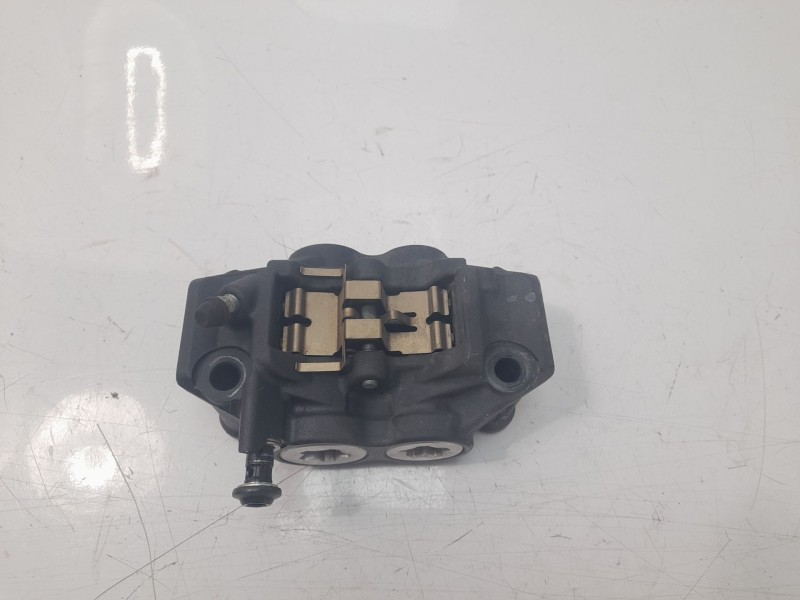 Recambio de pinza de freno delantera izquierda para yamaha tracer 900 referencia OEM IAM 1RC2580T0000  