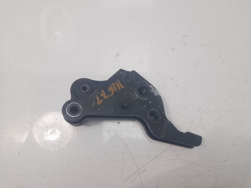 Recambio de soporte brazo suspension trasero derecho para yamaha tracer 900 referencia OEM IAM B5U271520000  