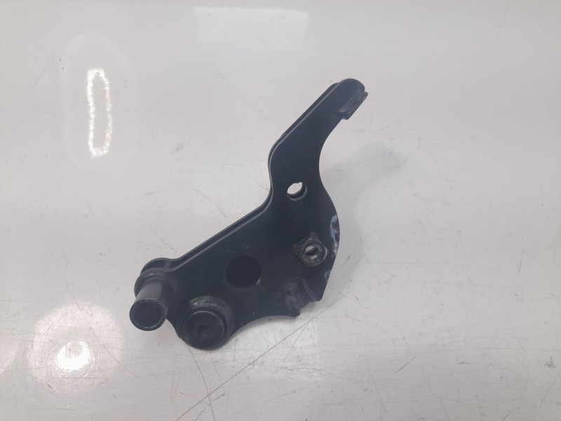 Recambio de soporte brazo suspension trasero derecho para yamaha tracer 900 referencia OEM IAM B5U271520000  