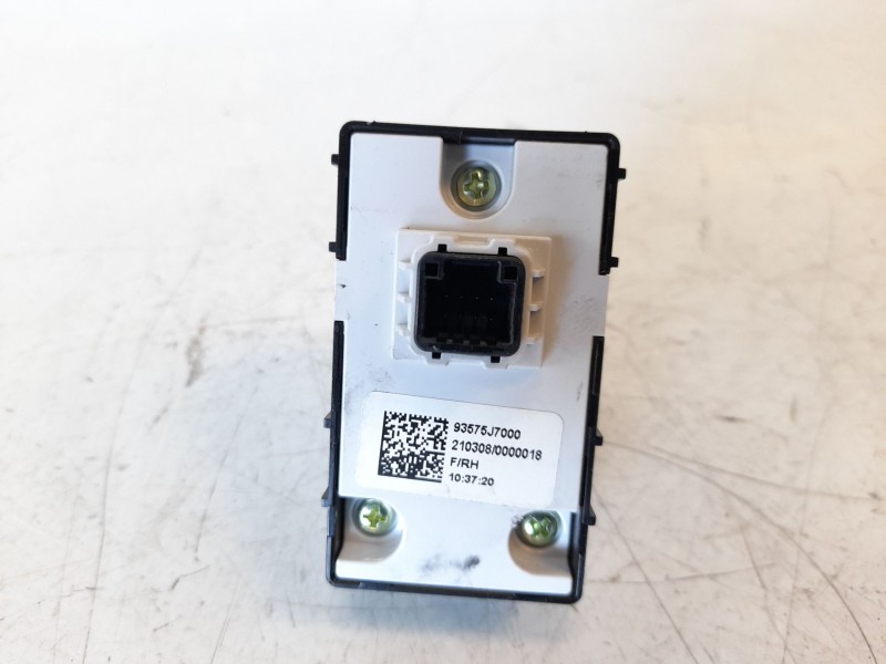 Recambio de mando elevalunas delantero derecho para kia xceed drive referencia OEM IAM 93575J7000  