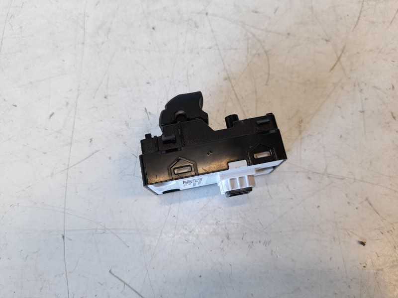 Recambio de mando elevalunas delantero derecho para kia xceed drive referencia OEM IAM 93575J7000  