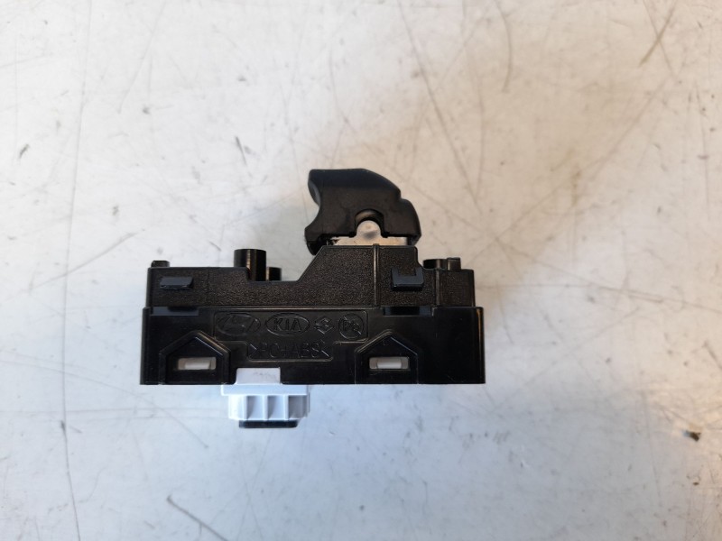 Recambio de mando elevalunas delantero derecho para kia xceed drive referencia OEM IAM 93575J7000  