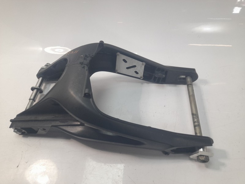 Recambio de basculante para yamaha mt-09 (7.2013) referencia OEM IAM B90221100100  