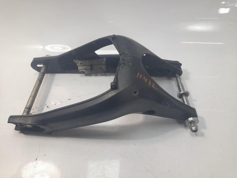 Recambio de basculante para yamaha mt-09 (7.2013) referencia OEM IAM B90221100100  