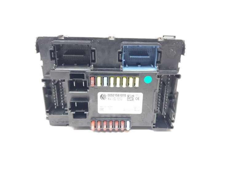 Recambio de caja reles / fusibles para jeep renegade limited 4x4 referencia OEM IAM 521581070  