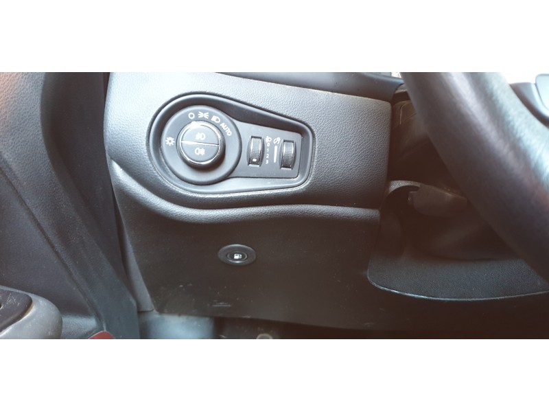 Recambio de caja reles / fusibles para jeep renegade limited 4x4 referencia OEM IAM 521581070  