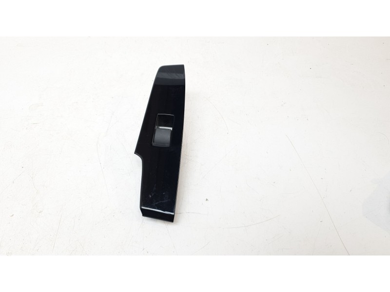 Recambio de mando elevalunas trasero derecho para lexus xe2 is300h referencia OEM IAM 8481030192  