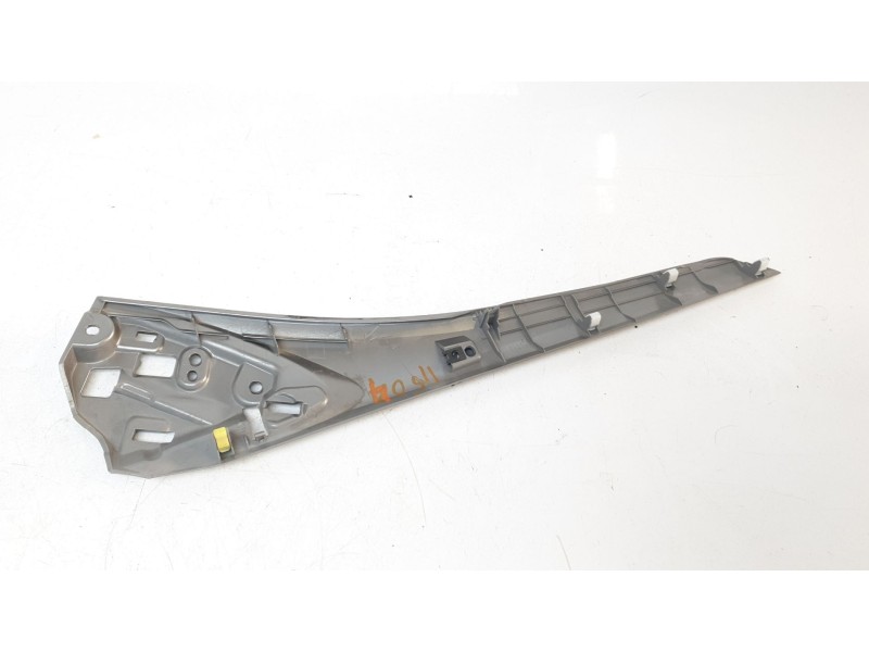 Recambio de moldura para lexus xe2 is300h referencia OEM IAM 550115310  