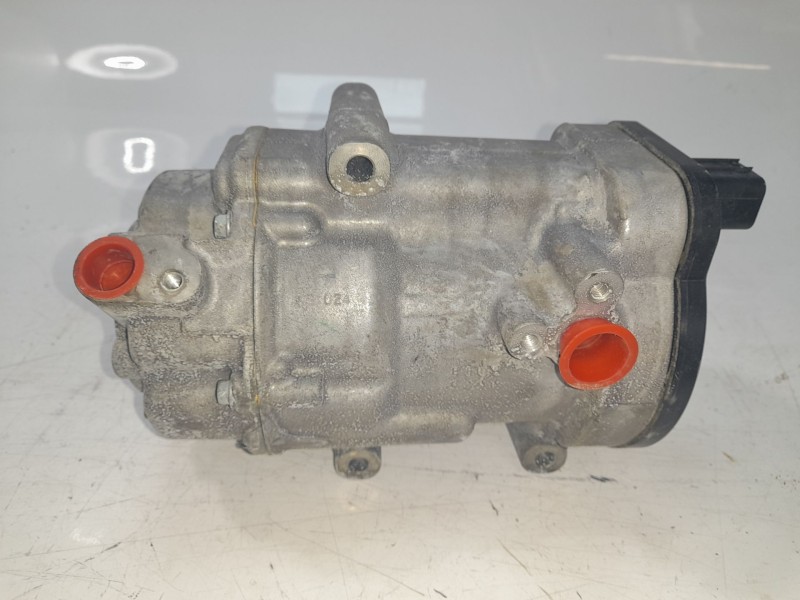 Recambio de compresor aire acondicionado para toyota rav4 referencia OEM IAM 8837033050  