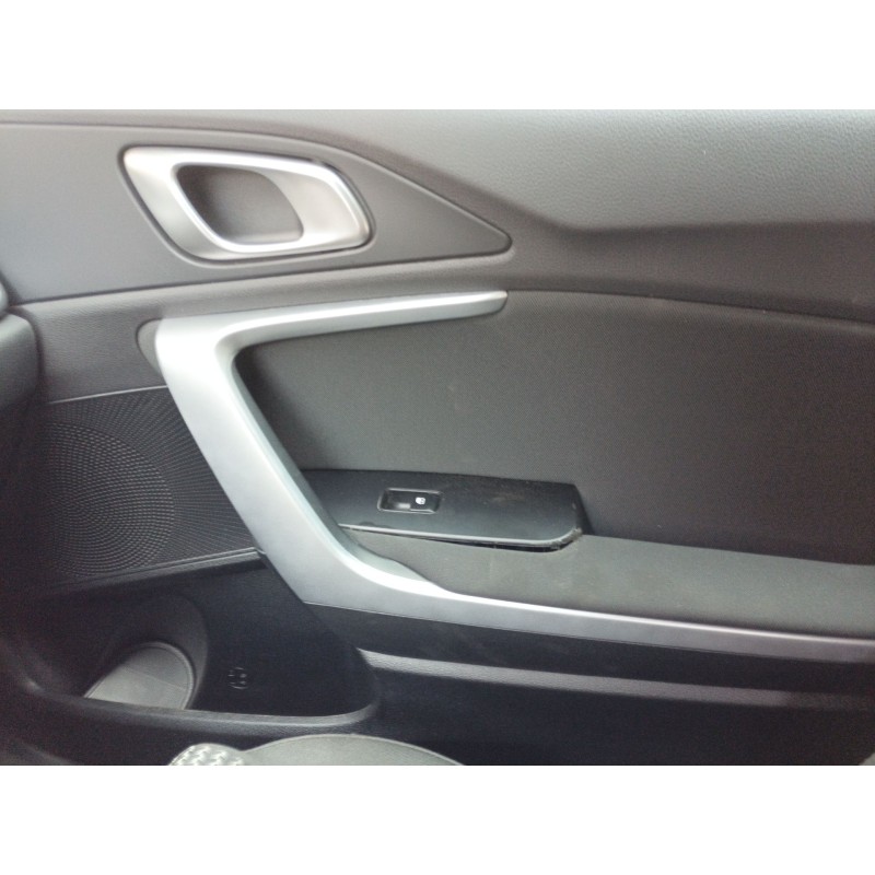 Recambio de mando elevalunas delantero derecho para kia ceed tourer (cd) 1.0 t-gdi referencia OEM IAM   