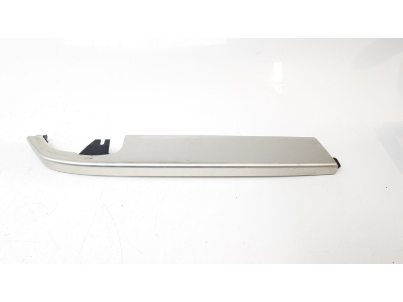 Recambio de moldura para land rover discovery sport pure referencia OEM IAM FK72640E72BF  