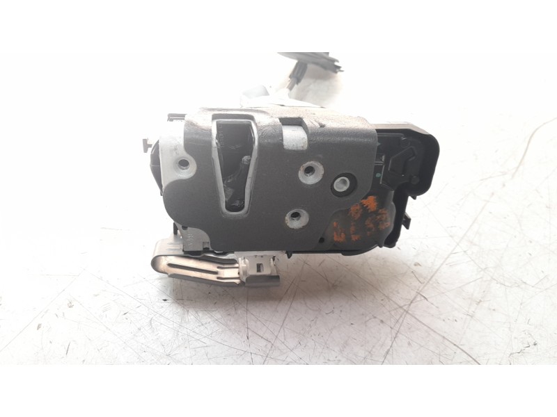 Recambio de cerradura puerta delantera derecha para ford kuga hybrid st-line x referencia OEM IAM LV4BS264A26AD  