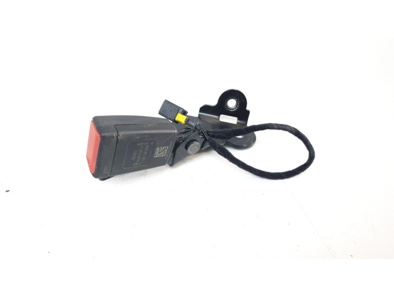 Recambio de enganche cinturon trasero izquierdo para jeep renegade limited 4x4 referencia OEM IAM 7357097350  