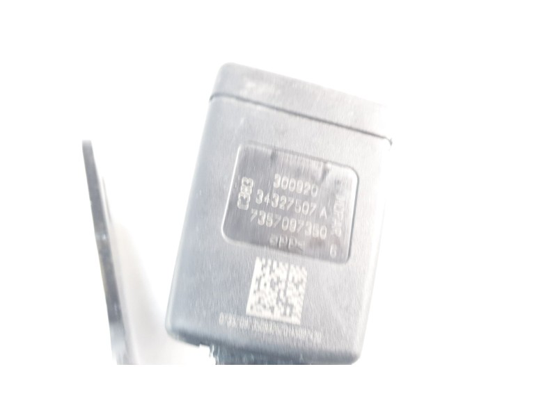 Recambio de enganche cinturon trasero izquierdo para jeep renegade limited 4x4 referencia OEM IAM 7357097350  