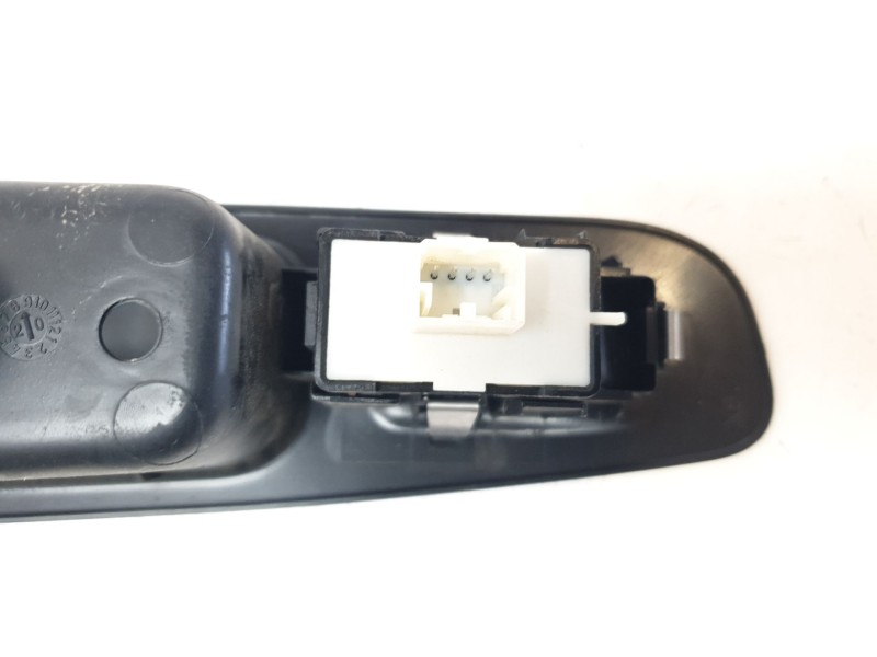 Recambio de mando elevalunas trasero izquierdo para jeep renegade limited 4x4 referencia OEM IAM 5VH85LXHAA  