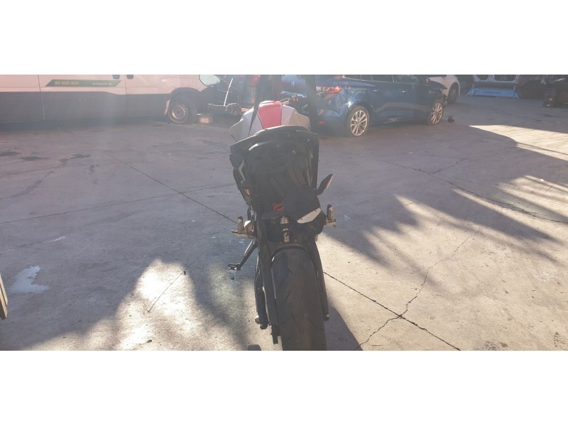 bmw f 900 r del año 2021