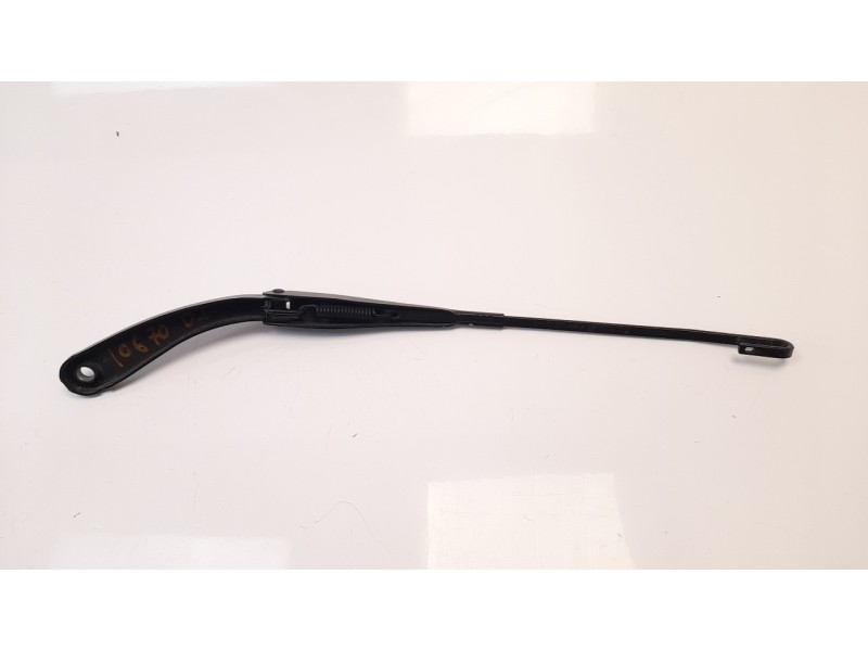 Recambio de brazo limpia delantero izquierdo para dacia sandero 1.5 dci diesel fap cat referencia OEM IAM 288803876R  