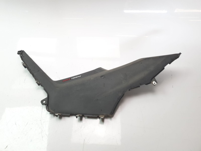 Recambio de moldura para kymco ak550 referencia OEM IAM 83620LGC6E00  