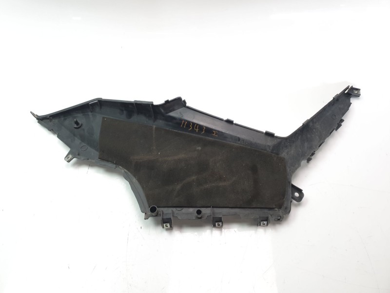 Recambio de moldura para kymco ak550 referencia OEM IAM 83620LGC6E00  