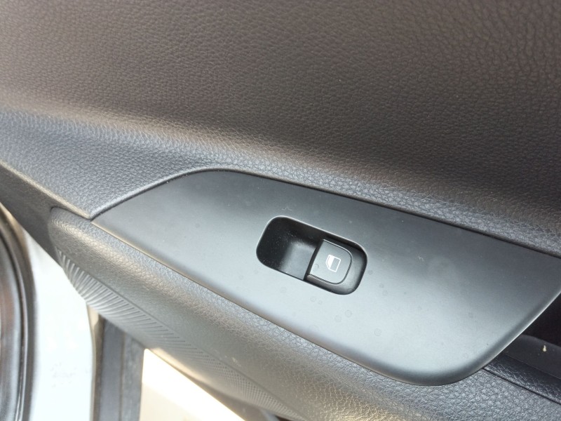 Recambio de mando elevalunas trasero derecho para kia stonic (yb) 1.2 cvvt referencia OEM IAM   