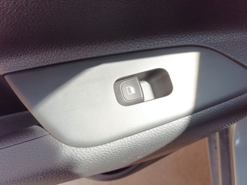 Recambio de mando elevalunas trasero izquierdo para kia stonic (yb) 1.2 cvvt referencia OEM IAM   