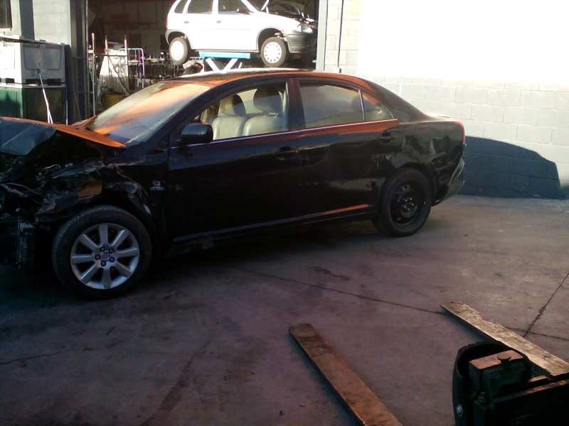 toyota avensis berlina (t25) del año 2004