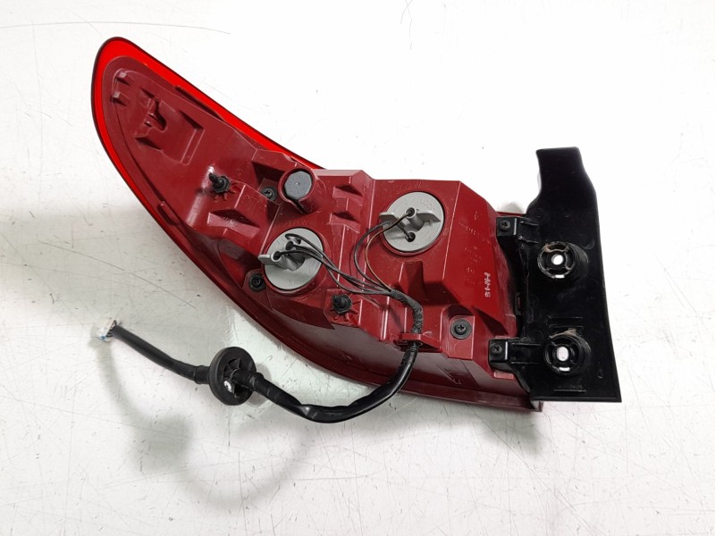 Recambio de piloto trasero derecho para kia stonic (yb) 1.2 cvvt referencia OEM IAM 92402H8  