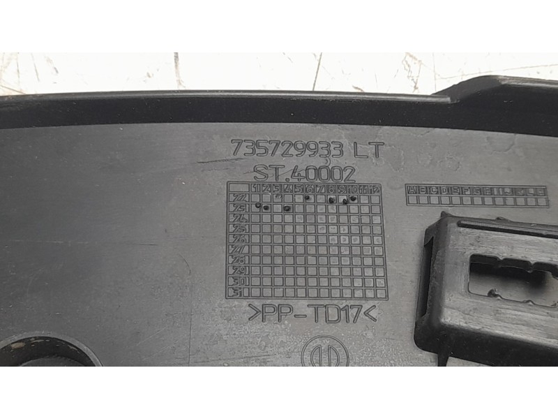 Recambio de aletin trasero izquierdo para jeep avenger altitude referencia OEM IAM 735769641  