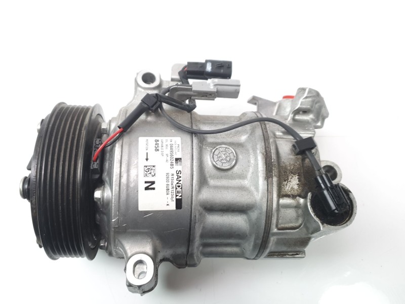 Recambio de compresor aire acondicionado para renault captur ii techno referencia OEM IAM 926006UB0A  
