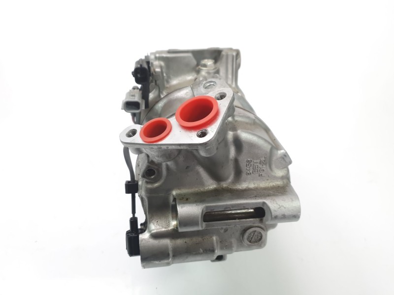 Recambio de compresor aire acondicionado para renault captur ii techno referencia OEM IAM 926006UB0A  