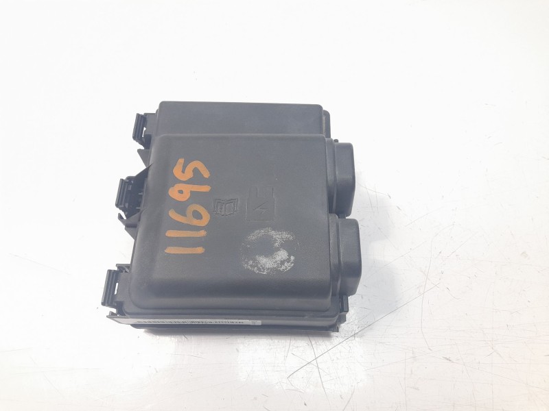 Recambio de caja reles / fusibles para ford focus st-line referencia OEM IAM NX6T14D068EHA  