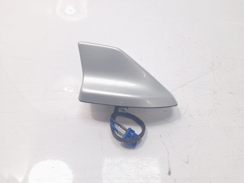 Recambio de antena para ford focus st-line referencia OEM IAM HS7T19K351BBZJAC  