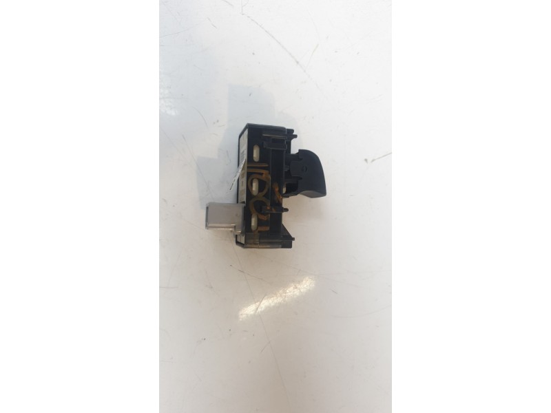 Recambio de mando elevalunas trasero izquierdo para lexus xe2 is300h referencia OEM IAM 8481030192  