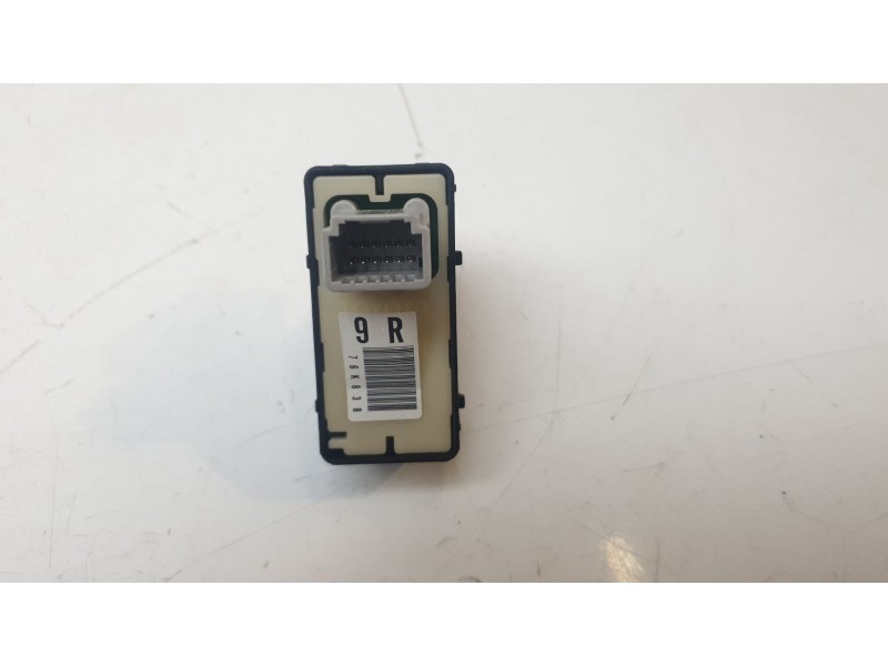 Recambio de mando elevalunas trasero izquierdo para lexus xe2 is300h referencia OEM IAM 8481030192  