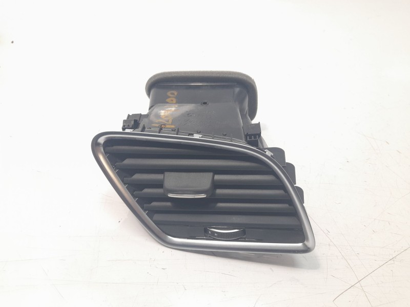 Recambio de rejilla aireadora para audi q3 (8ug) attraction quattro referencia OEM IAM 8U1820902B  