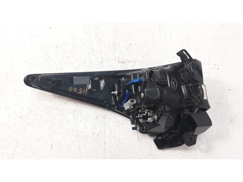Recambio de piloto trasero derecho para lexus rc referencia OEM IAM 8155124231  