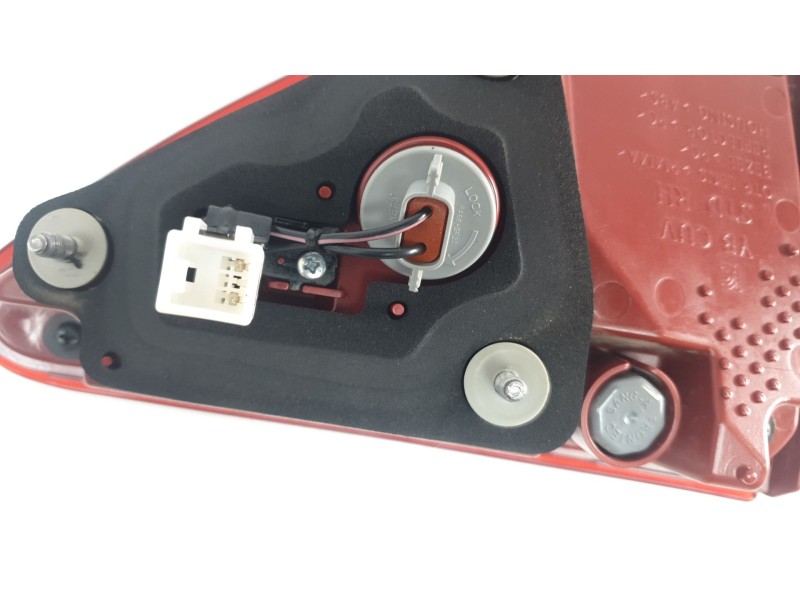 Recambio de piloto trasero derecho interior para kia stonic (yb) 1.2 cvvt referencia OEM IAM 92404H8400  