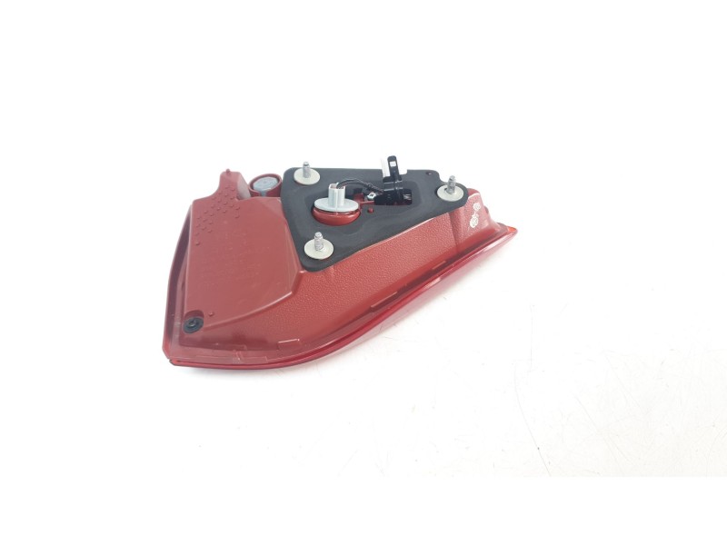 Recambio de piloto trasero derecho interior para kia stonic (yb) 1.2 cvvt referencia OEM IAM 92404H8400  