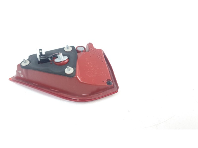 Recambio de piloto trasero izquierdo interior para kia stonic (yb) 1.2 cvvt referencia OEM IAM 92403H8400  