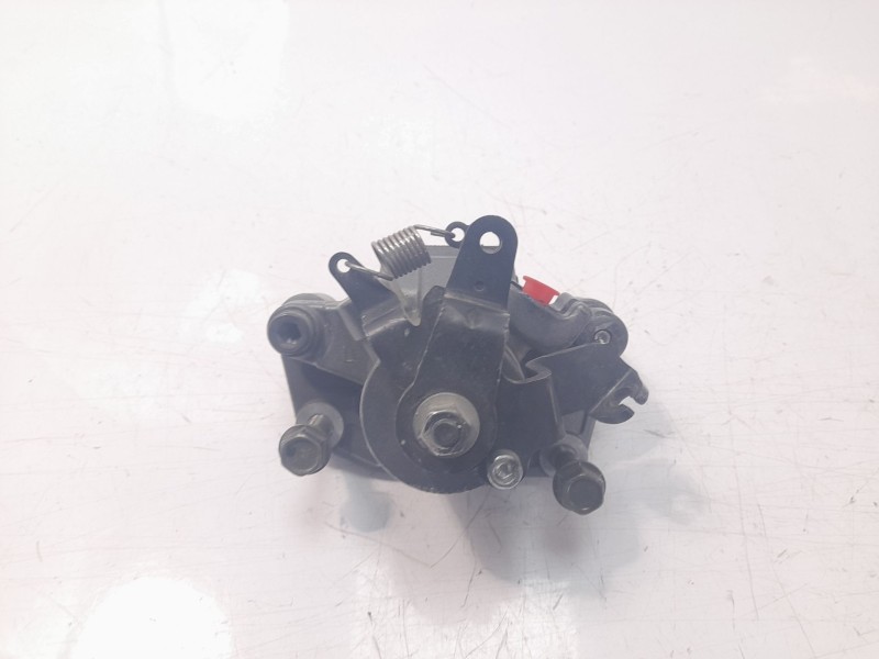 Recambio de pinza de freno trasera derecha para kymco ak550 referencia OEM IAM 43100LGC6E00  