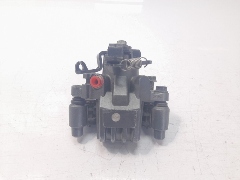 Recambio de pinza de freno trasera derecha para kymco ak550 referencia OEM IAM 43100LGC6E00  