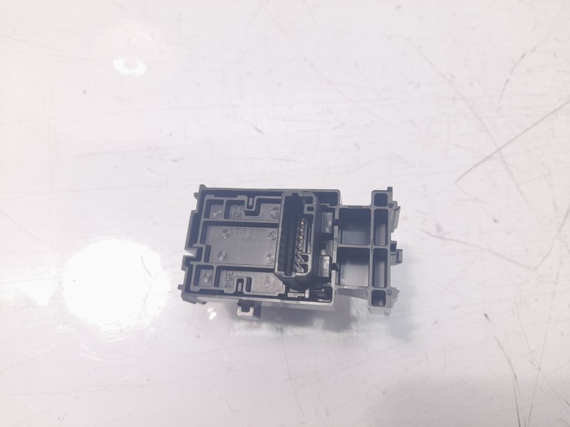 Recambio de mando elevalunas trasero izquierdo para toyota corolla station wagon (_e21_) 2.0 hybrid (mzeh12) referencia OEM IAM 