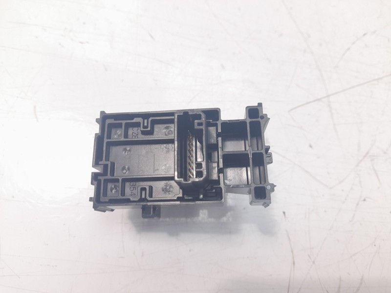 Recambio de mando elevalunas trasero derecho para toyota corolla station wagon (_e21_) 2.0 hybrid (mzeh12) referencia OEM IAM 19