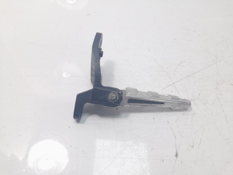 Recambio de estribo lateral para kymco ak550 referencia OEM IAM 50720ACH6900HJA  