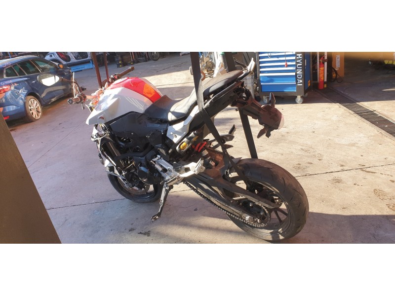 bmw f 900 r del año 2021