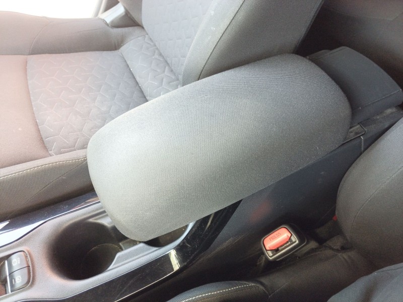 Recambio de apoyabrazos central para toyota corolla (e21) hybrid active referencia OEM IAM   